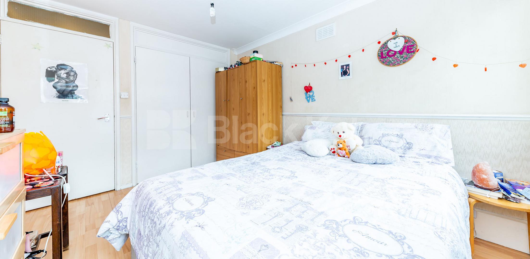 			NEW INSTRUCTION!, 2 Bedroom, 1 bath, 1 reception Flat			 St. Phillips House- Lloyd Baker St., KINGS CROSS WC1X